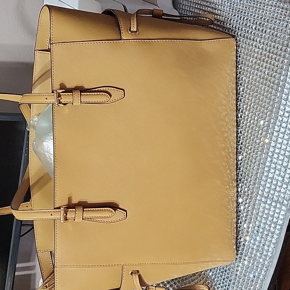 Michael Kors Tan GILLY Tote Bag - Picture 4 of 9